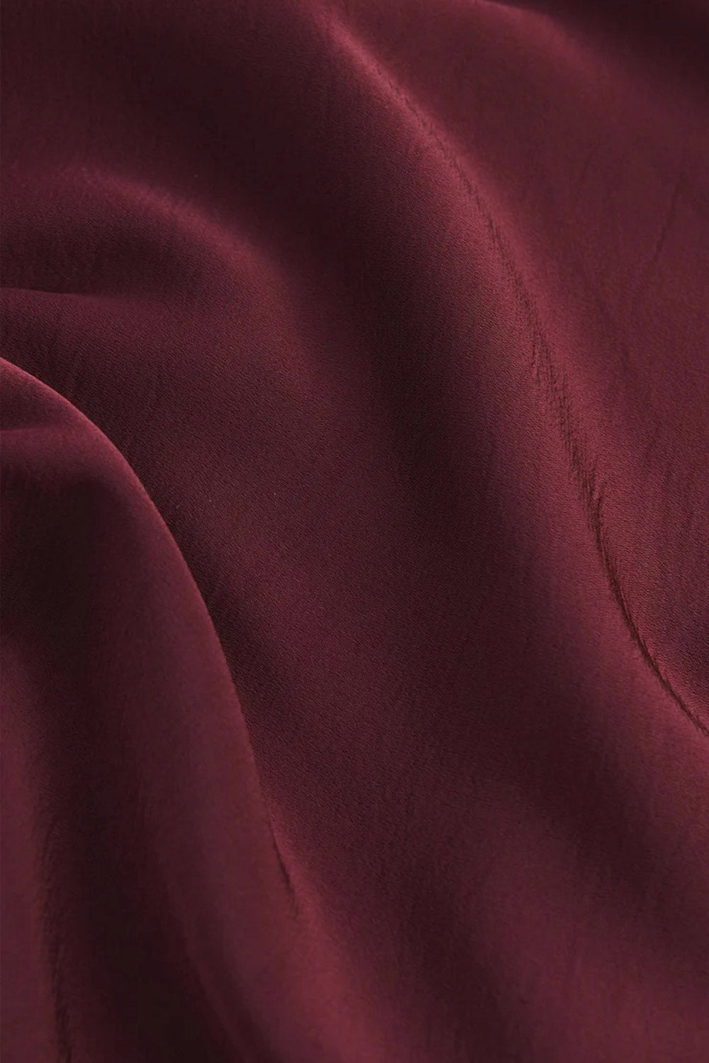 Tesselle Short Burgundy Satin Skirt | La petite garçonne fabric close-up