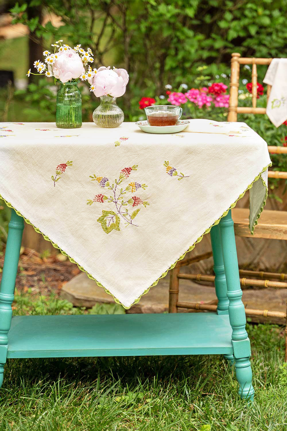 Anthos Ivory Tea Cloth w/ Embroidered Flowers | Maison garçonne close-up