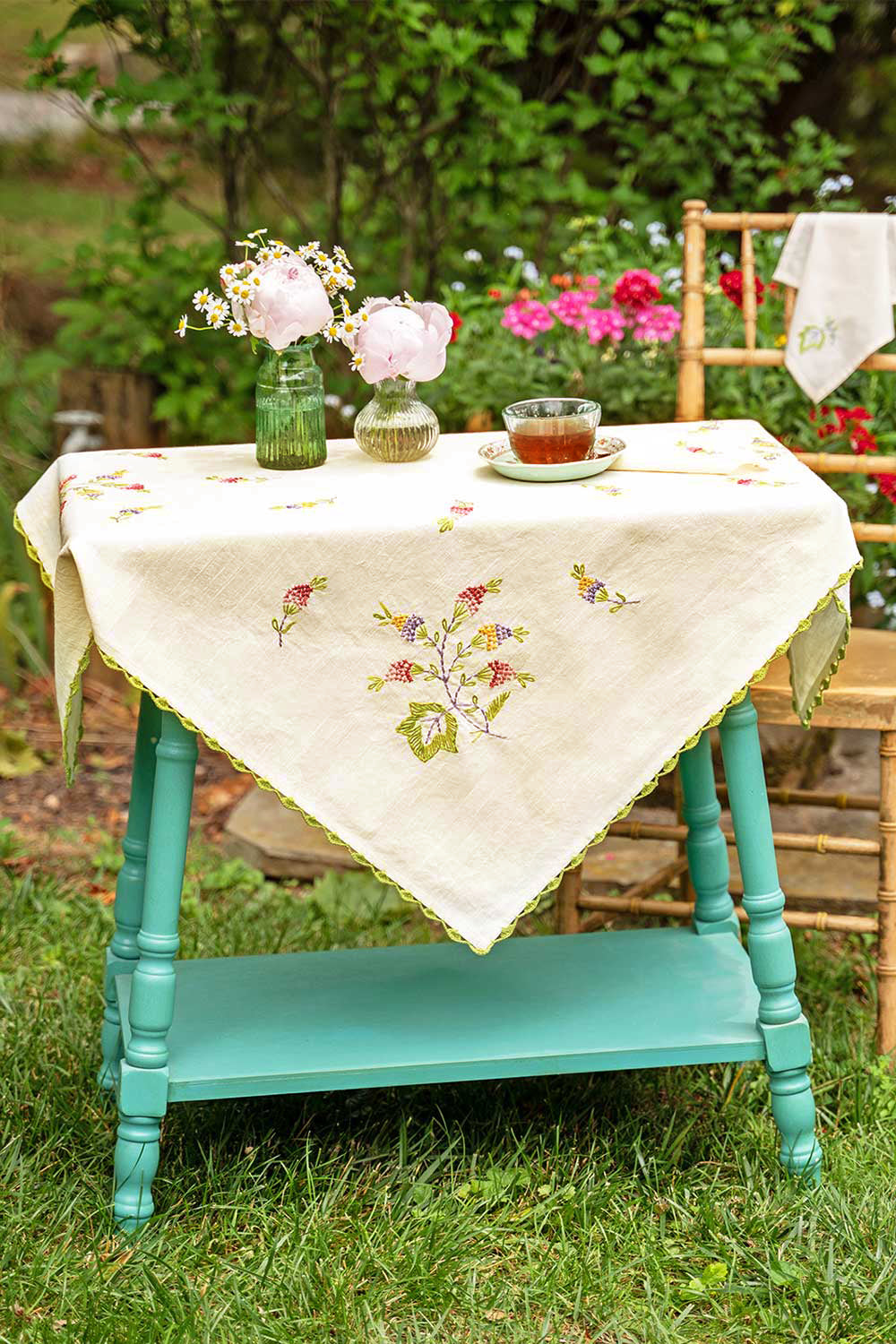 Anthos Ivory Tea Cloth w/ Embroidered Flowers | Maison garçonne 