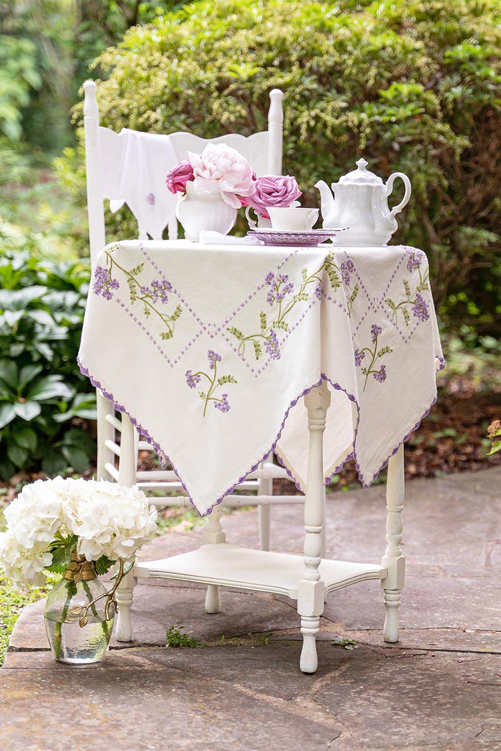 Levanta White Tea Cloth w/ Embroidered Lavender | Maison garçonne