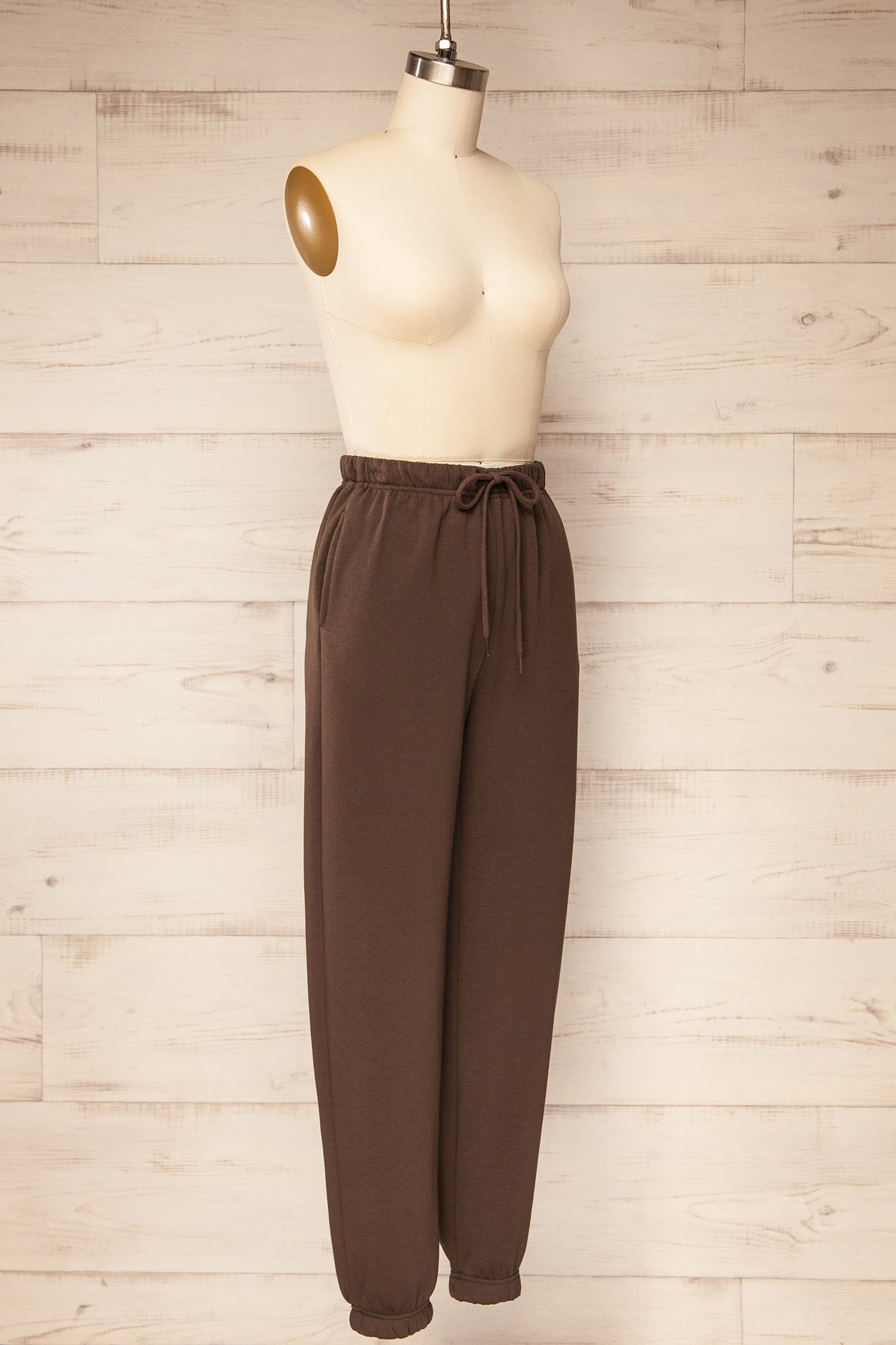 Wokha Brown High-Waisted Jogger Pants with Pockets | La petite garçonne side