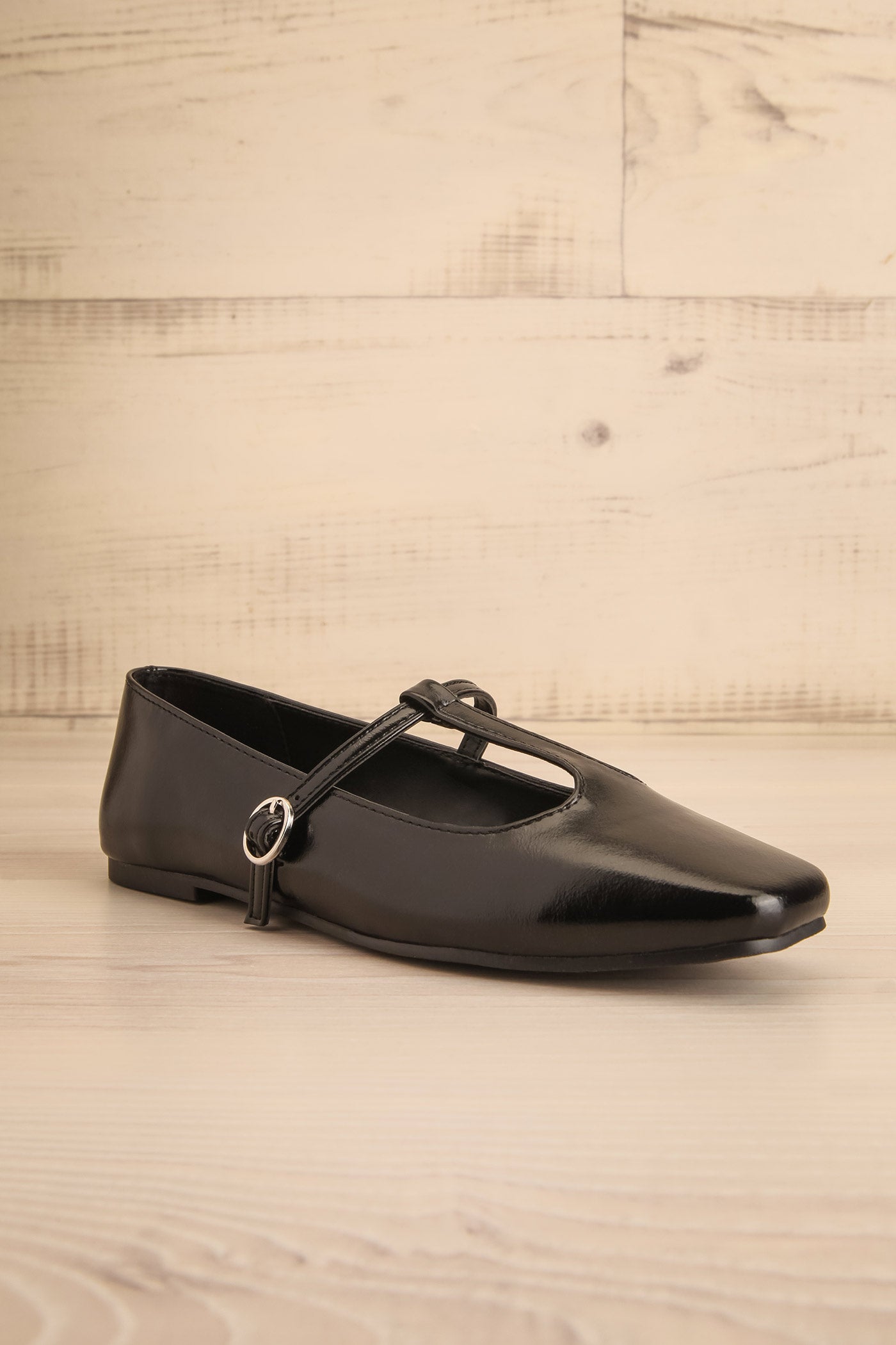 Abeona Black Ballet Flats Shoes with T-Strap | La petite garçonne front