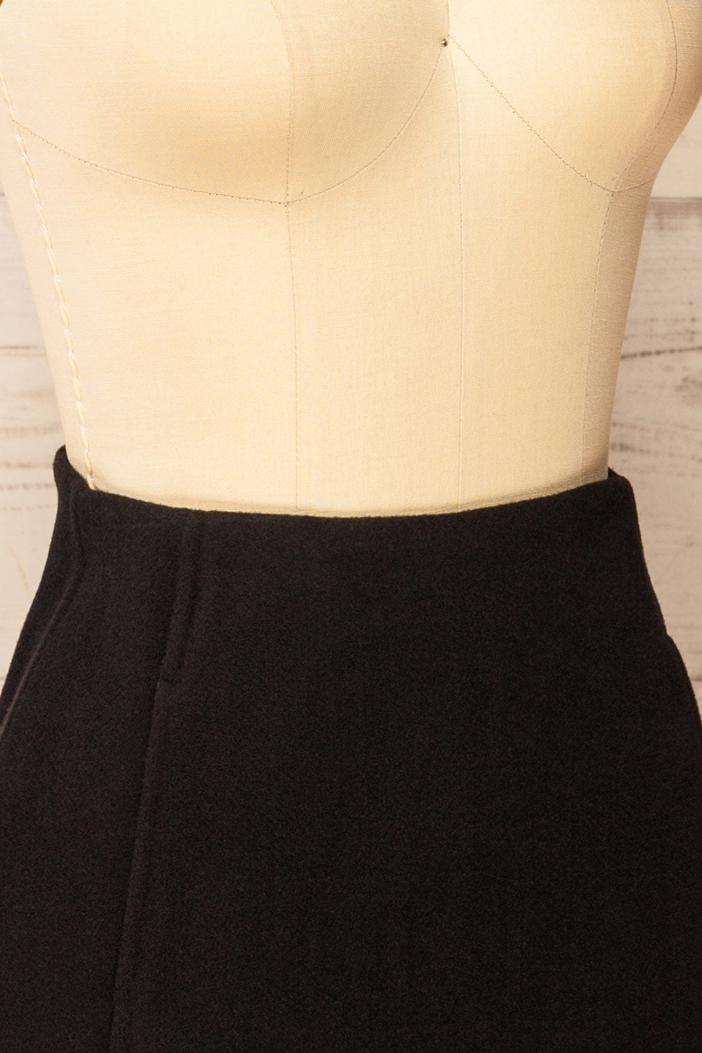 Aberforth Black Short Felt Skirt w/ Pockets | La petite garçonne  side