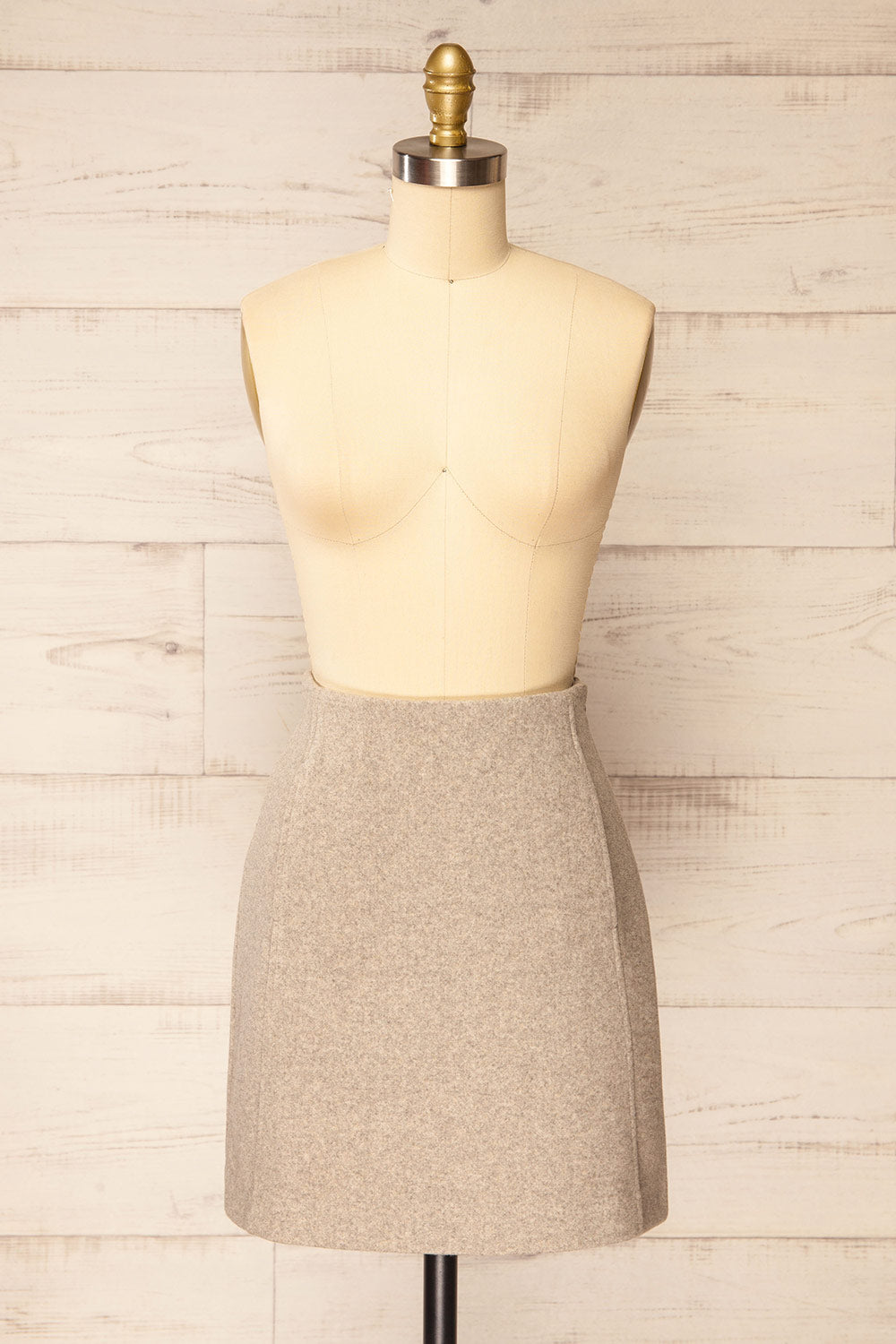 Aberforth Grey Short Felt Skirt w/ Pockets | La petite garçonne front view