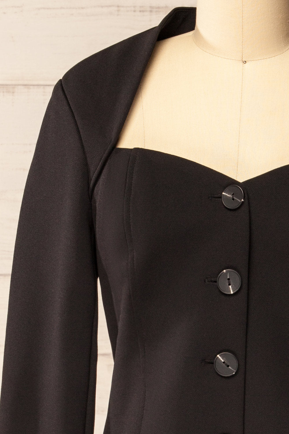 Adonie | Veston Tailleur Noir avec Décolleté Cœur