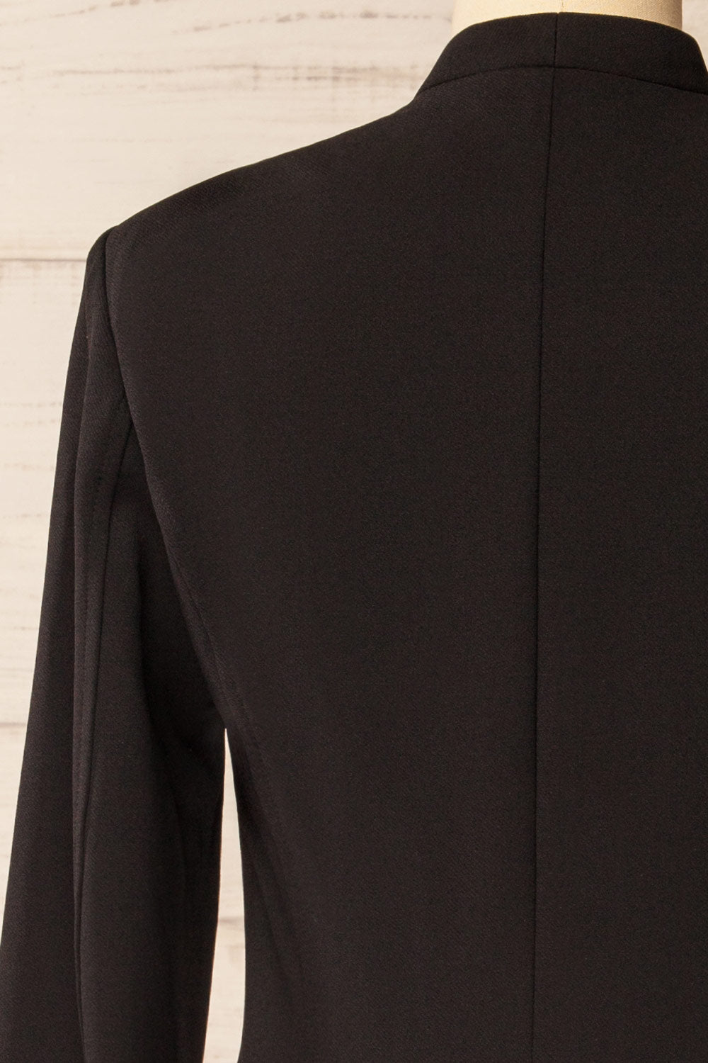 Adonie | Veston Tailleur Noir avec Décolleté Cœur