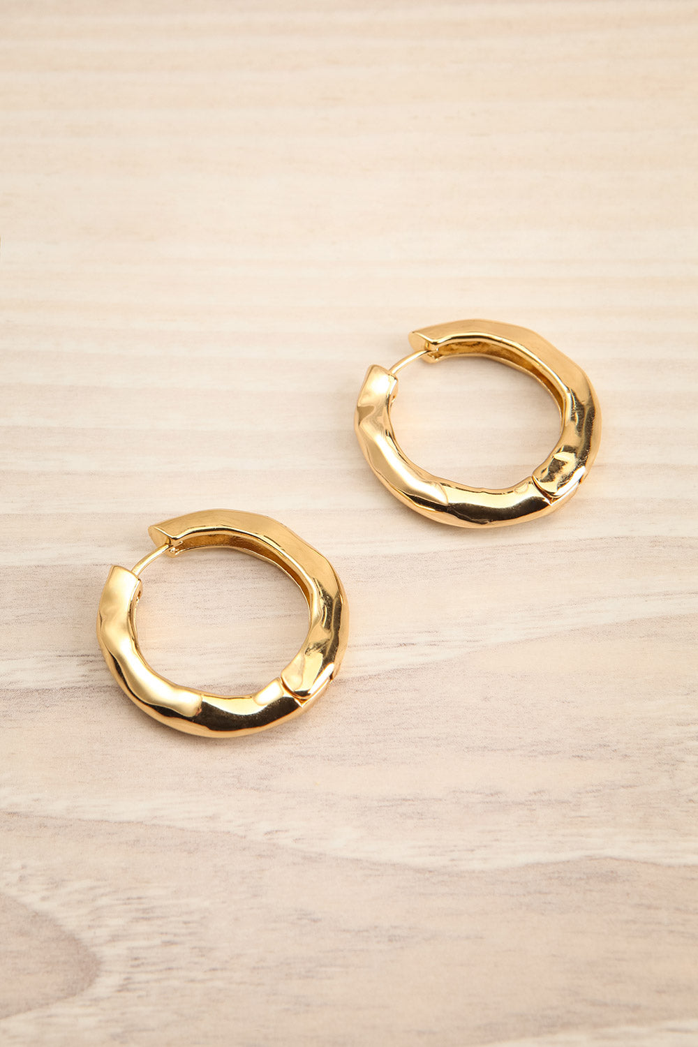 Aerith Gold Asymmetrical Hoop Earrings | La petite garçonne