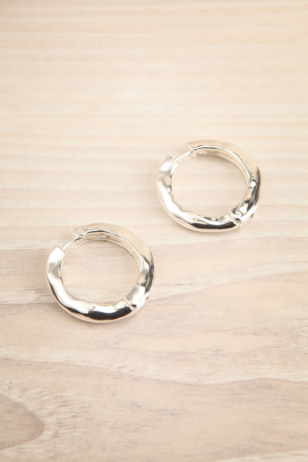 Aerith Silver Asymmetrical Hoop Earrings | La petite garçonne