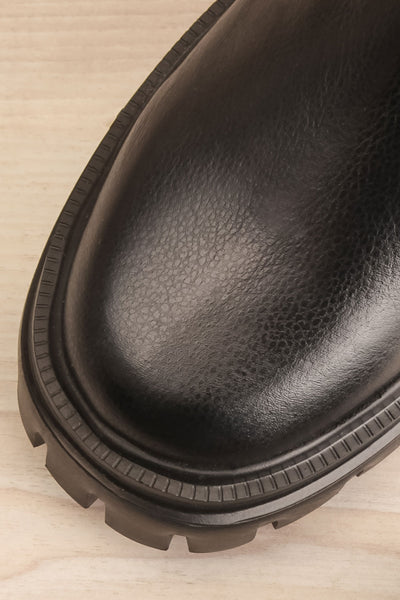 Agora Black Cleated Chelsea Boots | La petite garçonne flat close-up