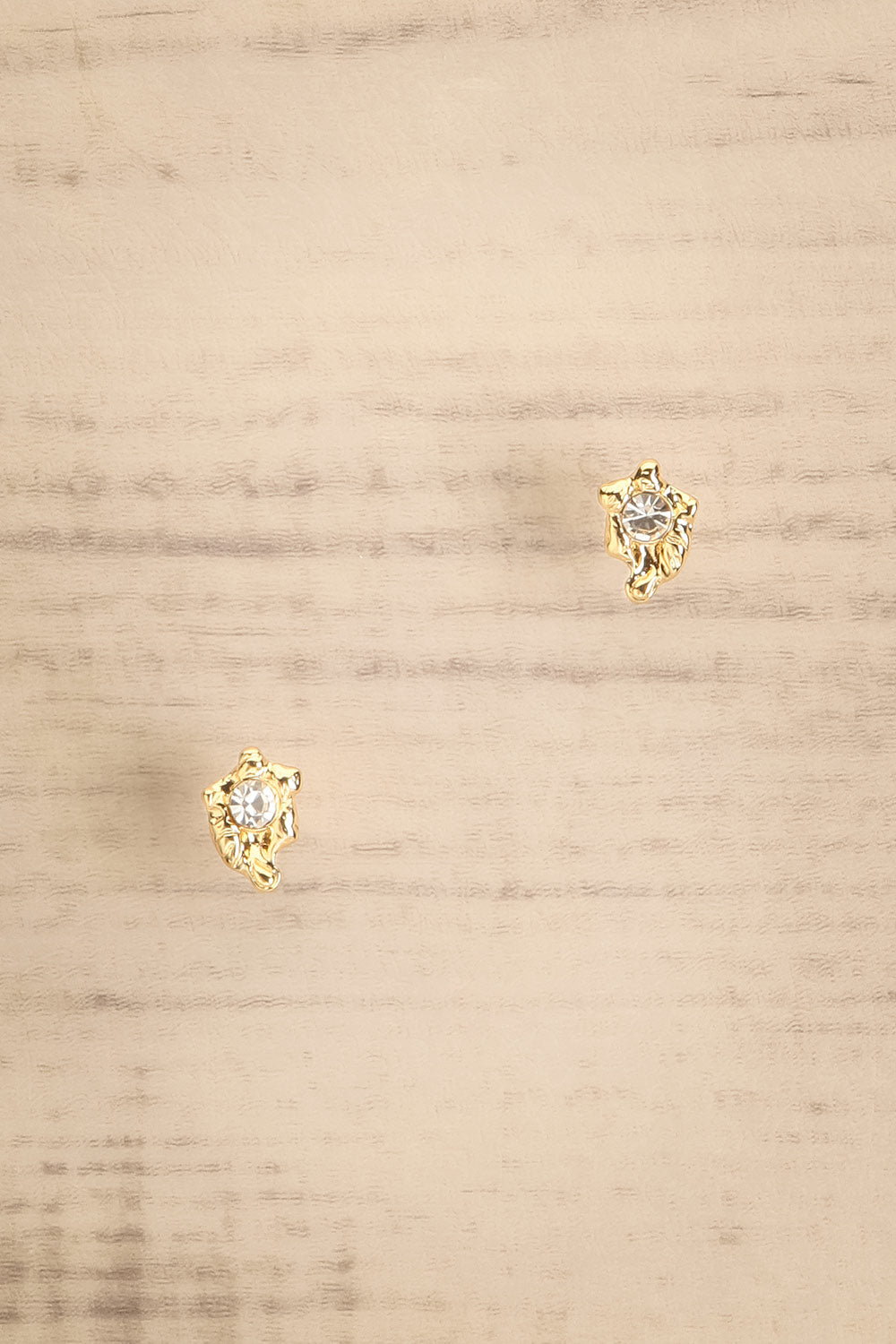 Aias Gold Textured Stud Earrings w/ Crystal | La petite garçonne