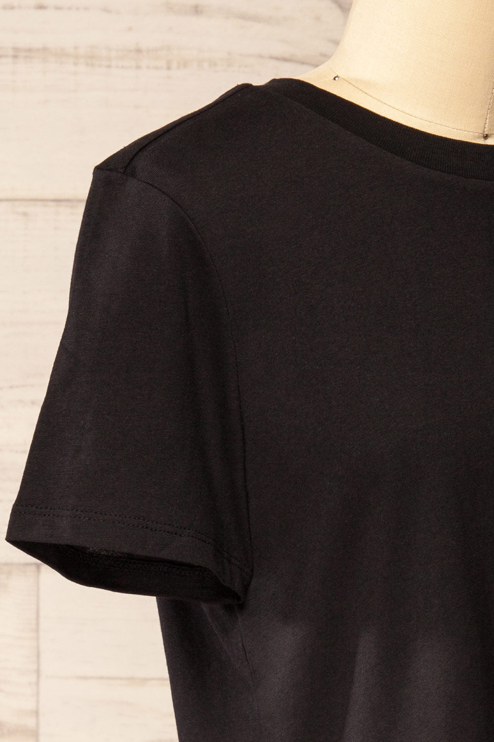 Akita Black Cotton Cropped T-shirt | La petite garçonne  side