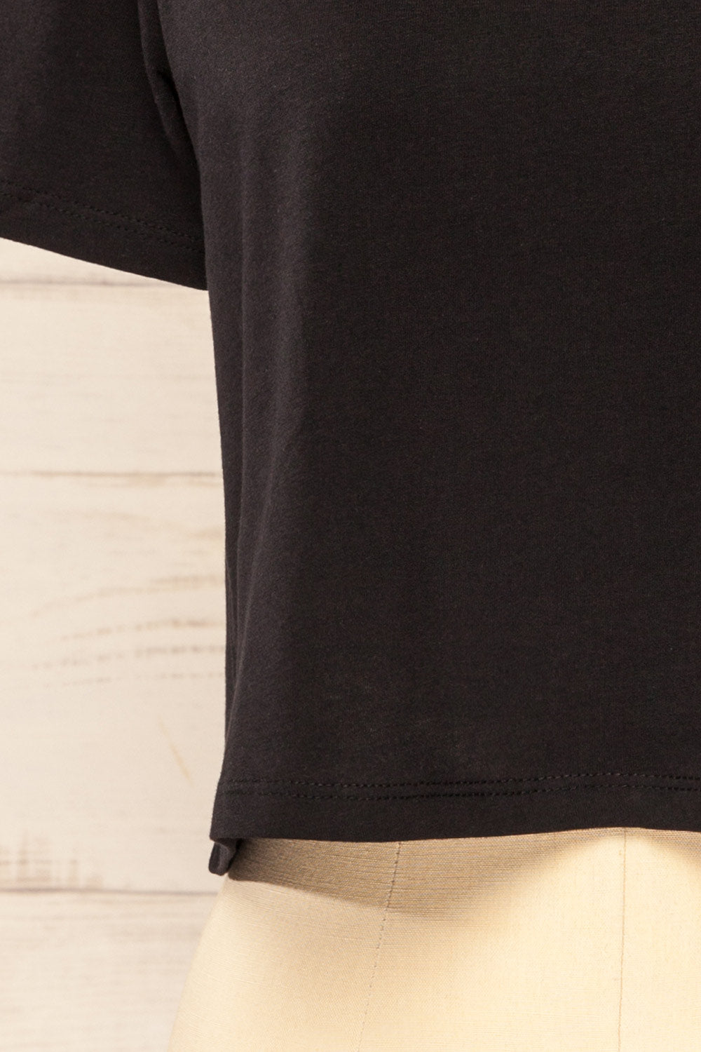 Akita Black Cotton Cropped T-shirt | La petite garçonne  bottom 