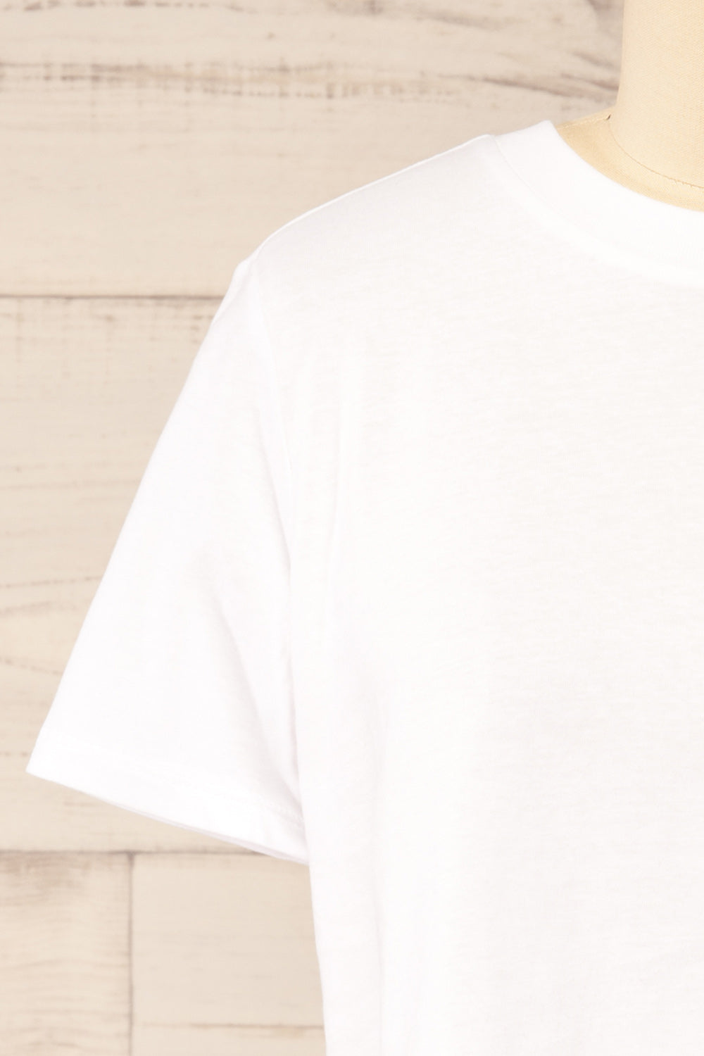 Akita White Cotton Cropped T-shirt | La petite garçonne  front