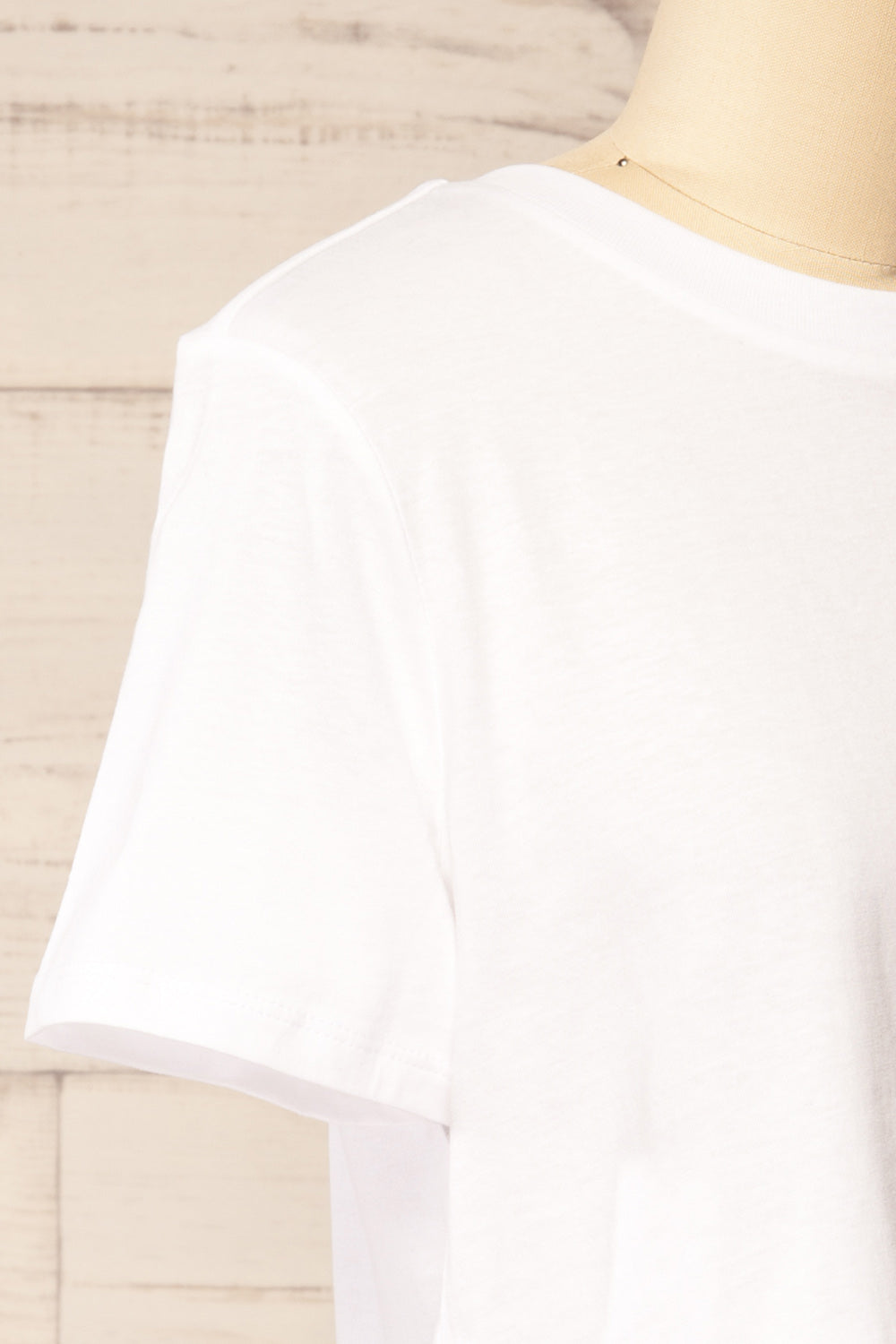 Akita White Cotton Cropped T-shirt | La petite garçonne  side
