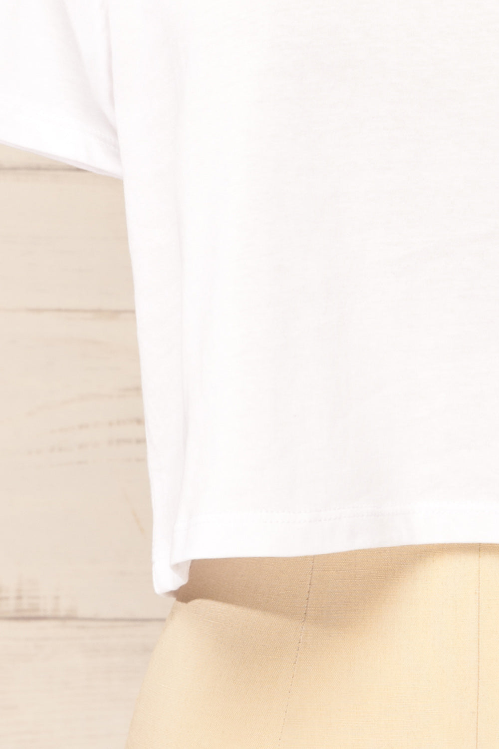Akita White Cotton Cropped T-shirt | La petite garçonne  bottom