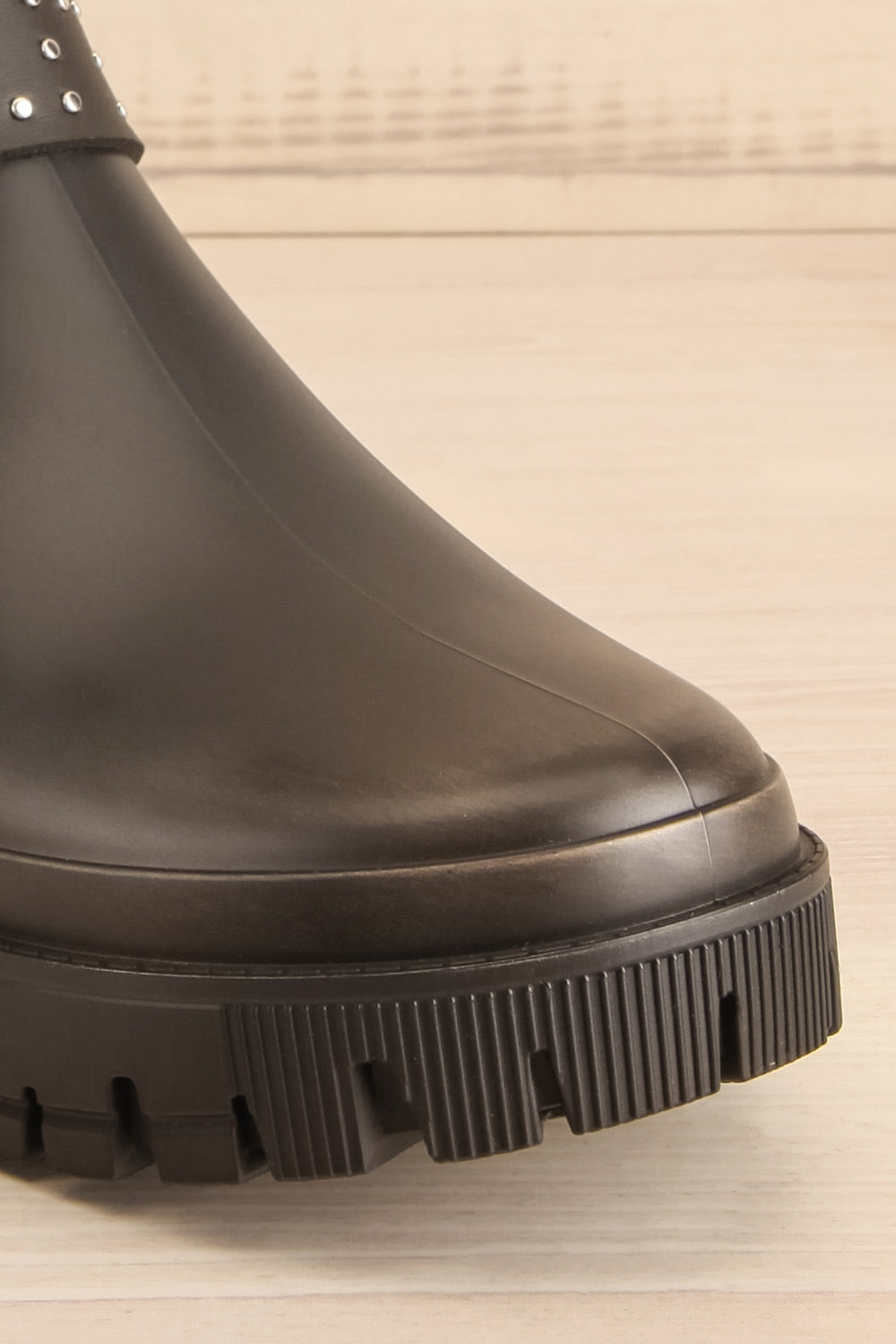 Alsie Black Rain Boots w/ Belt | La petite garçonne front close-up