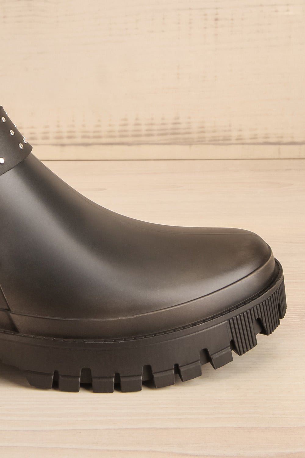 Alsie Black Rain Boots w/ Belt | La petite garçonne side front close-up