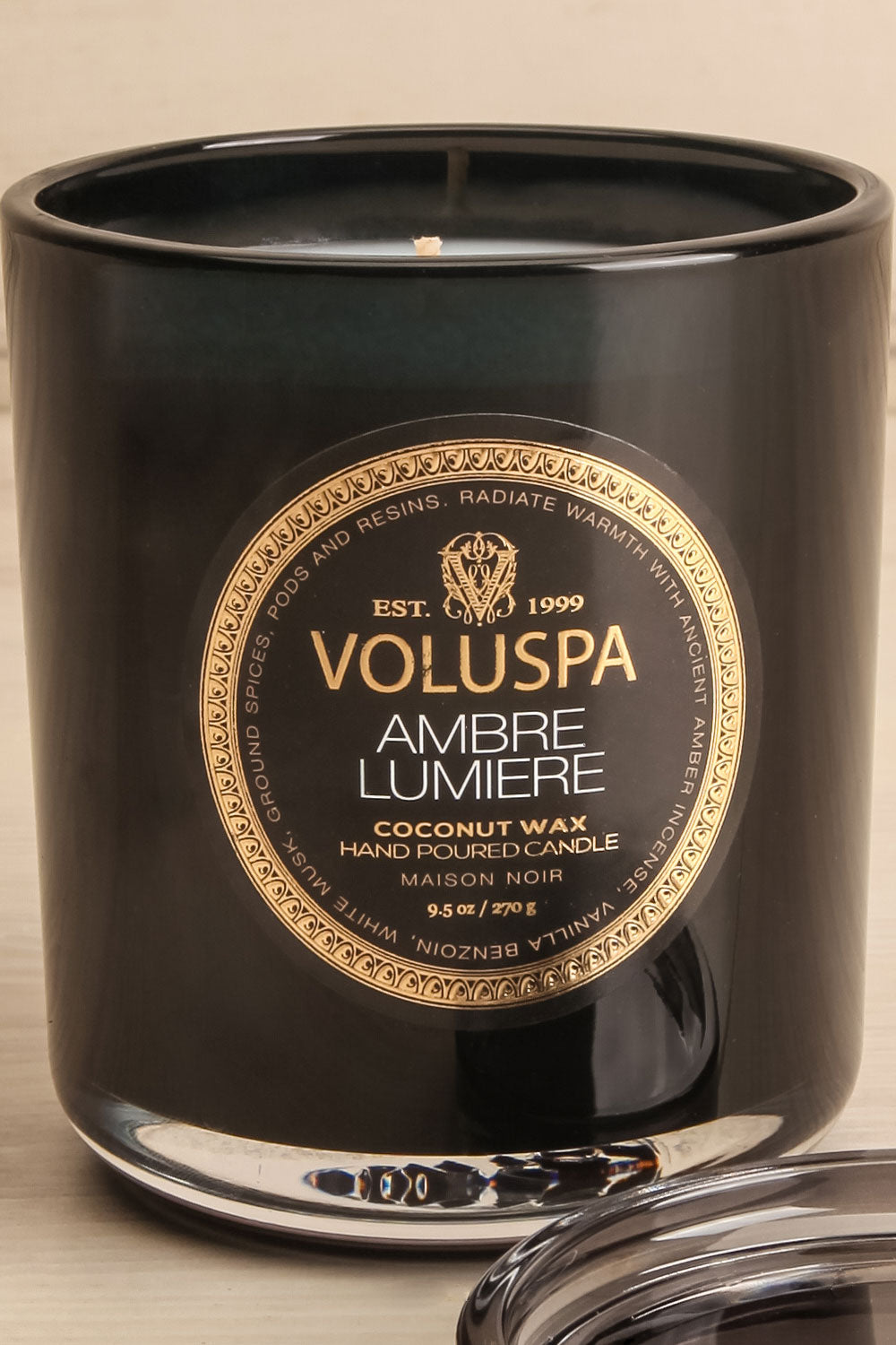 Ambre Lumiere Classic Candle | Maison garçonne  open close-up