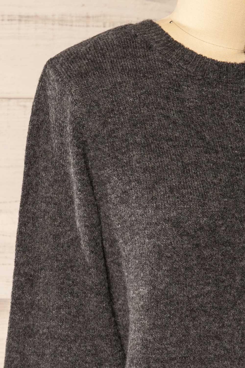 Andenes Grey Buttoned-Up Cardigan | La petite garçonne side