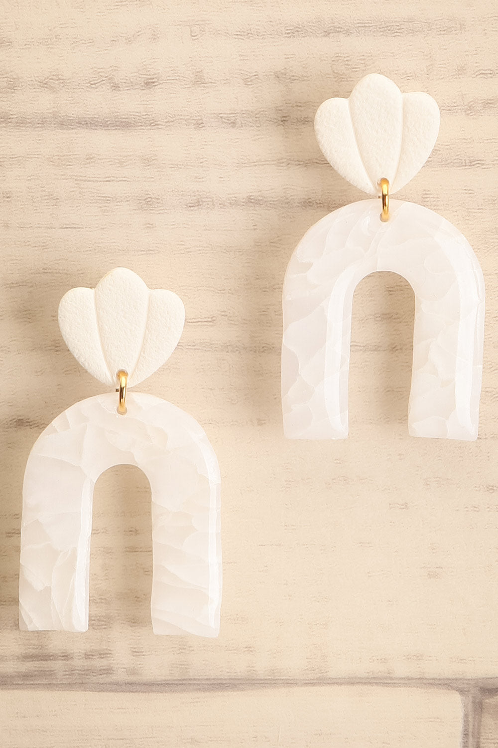 Archie Arched Pendant Earrings | La petite garçonne close-up