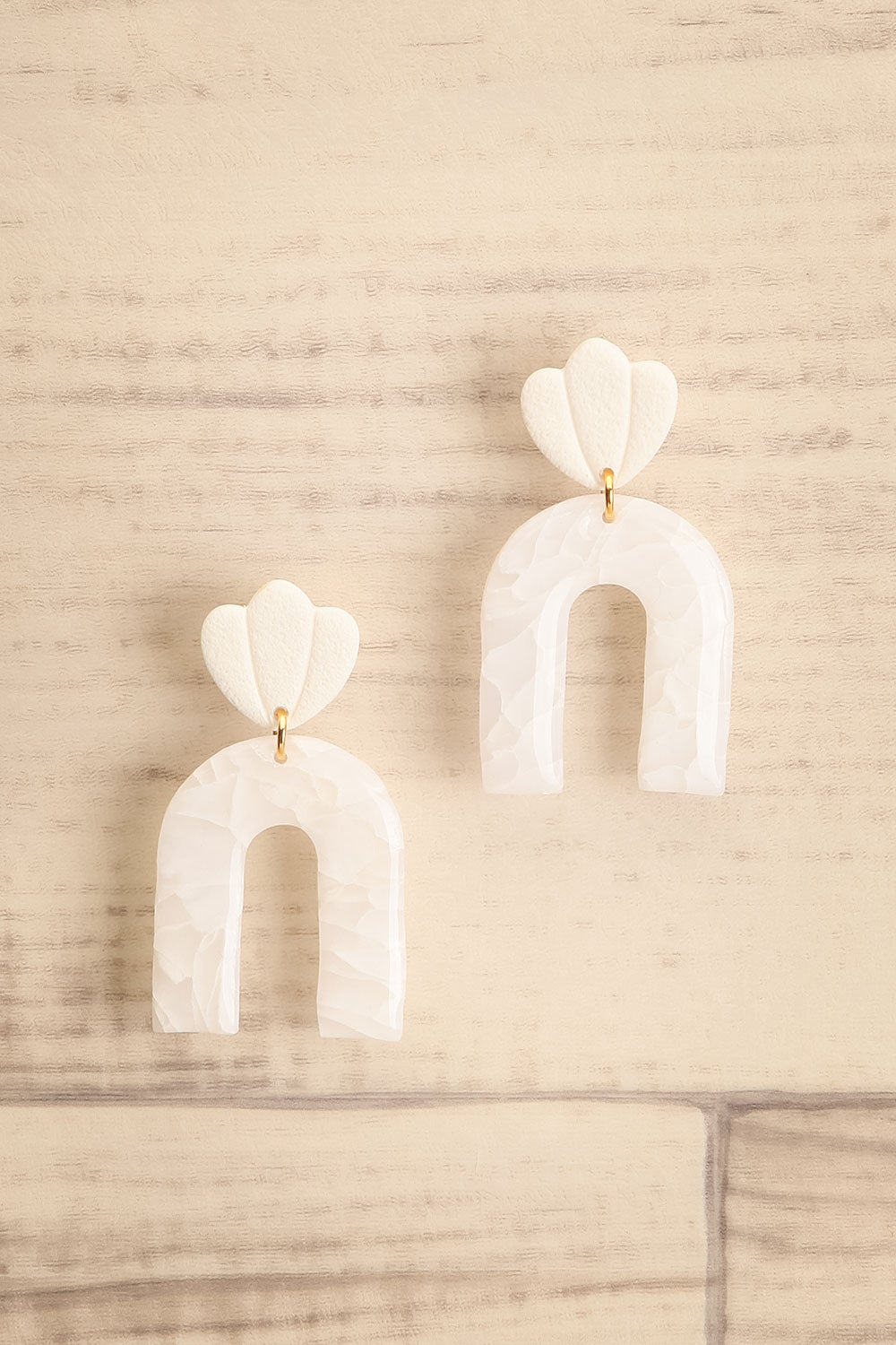 Archie Arched Pendant Earrings | La petite garçonne