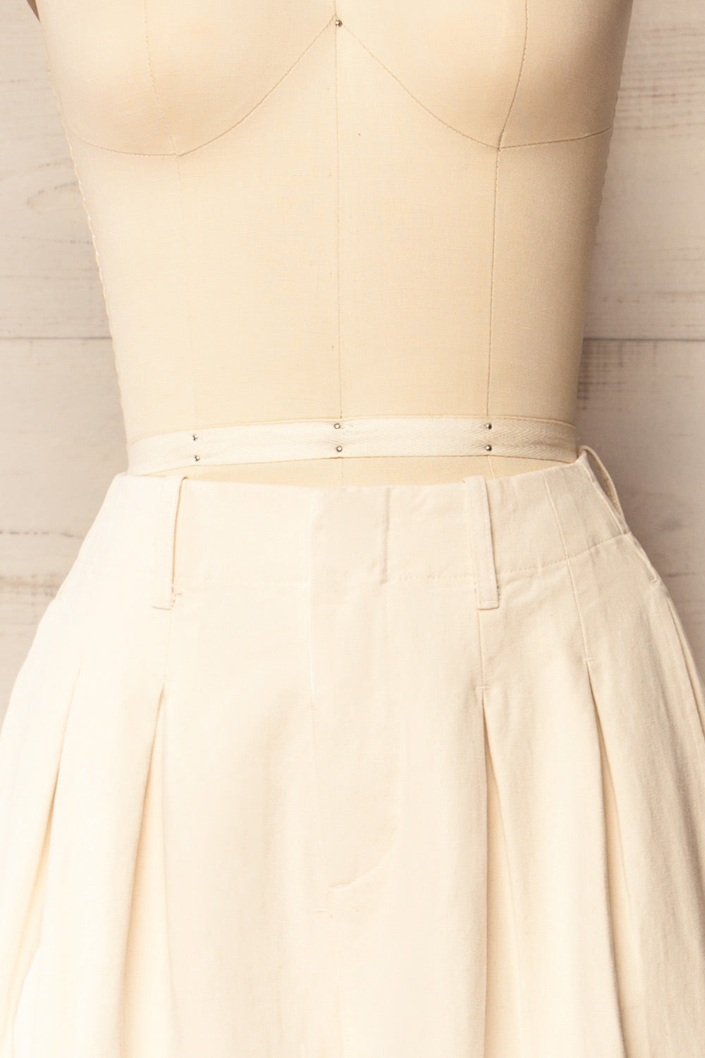 Arizona Ivory Wide Leg Pants with Waist Pleats | La petite garçonne front