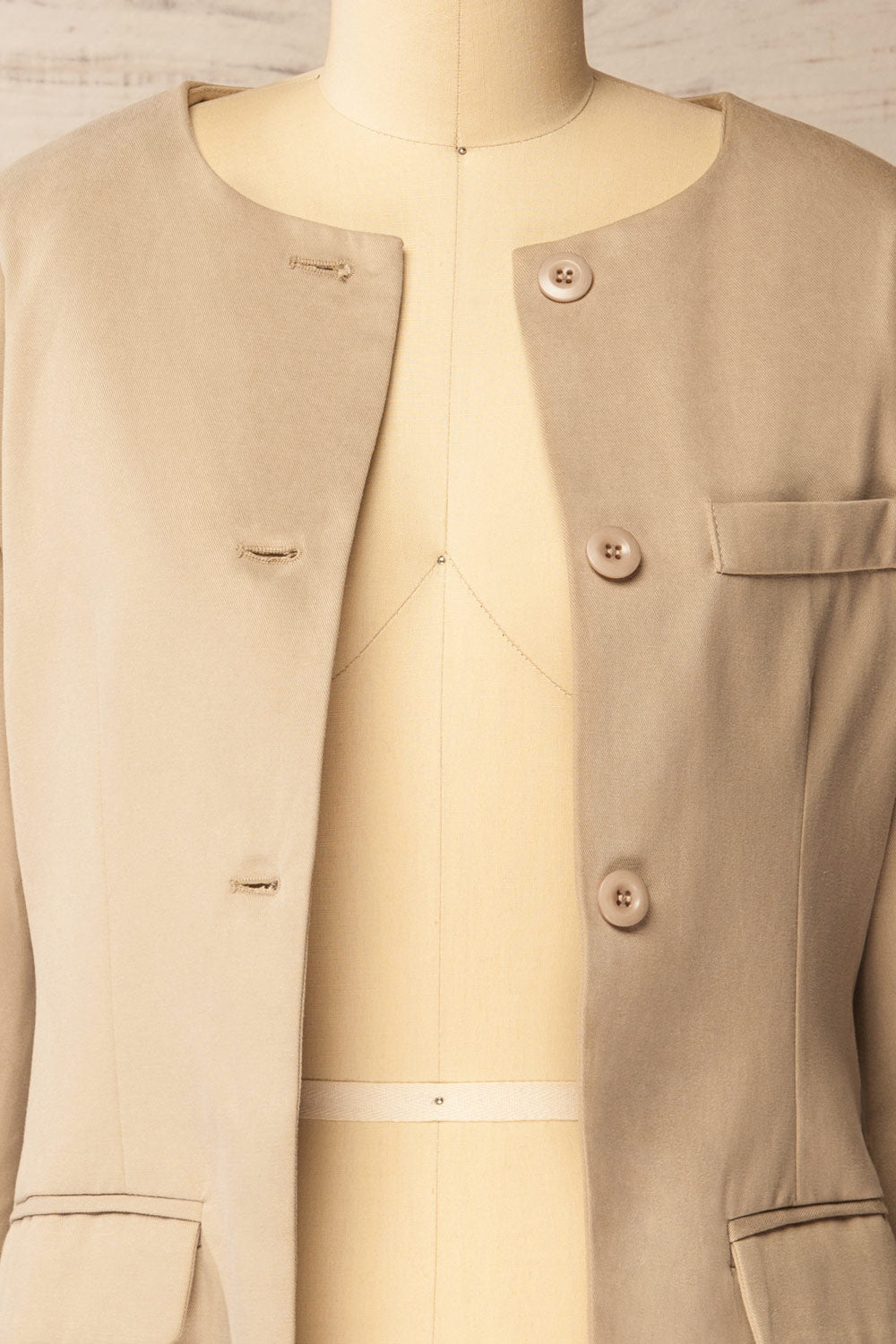 Armidale Beige Blazer with Shoulder Pads | La petite garçonne open