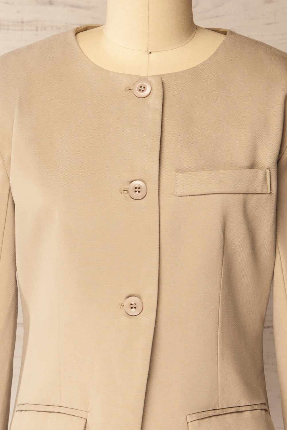 Armidale Beige Blazer with Shoulder Pads | La petite garçonne front