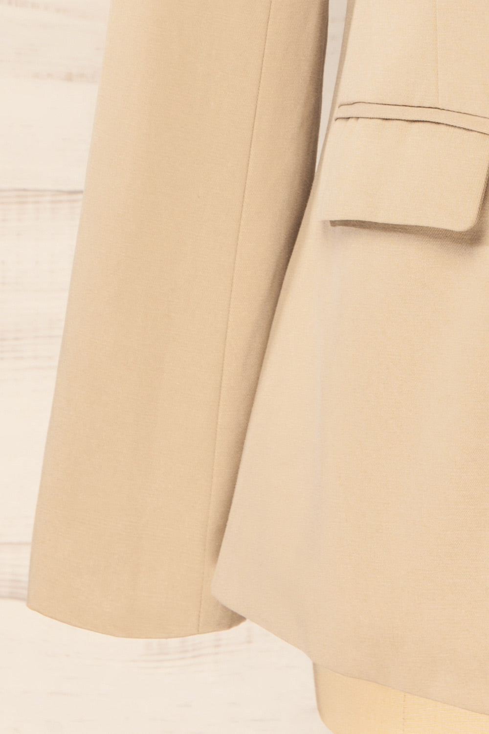 Armidale Beige Blazer with Shoulder Pads | La petite garçonne sleeve 