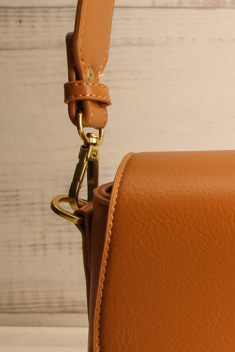 Athenna Caramel Vegan Leather Saddle Bag | La petite garçonne strap close-up