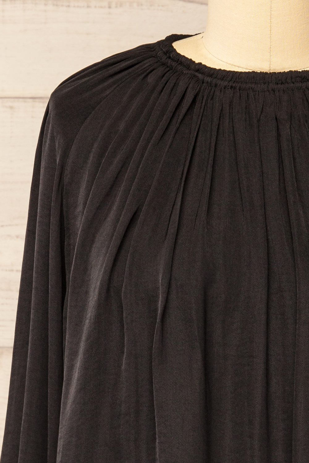 Attopu Black Flowy Blouse w/ Long Sleeves | La petite garçonne front