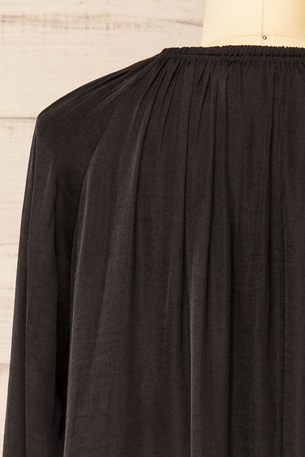 Attopu Black Flowy Blouse w/ Long Sleeves | La petite garçonne back