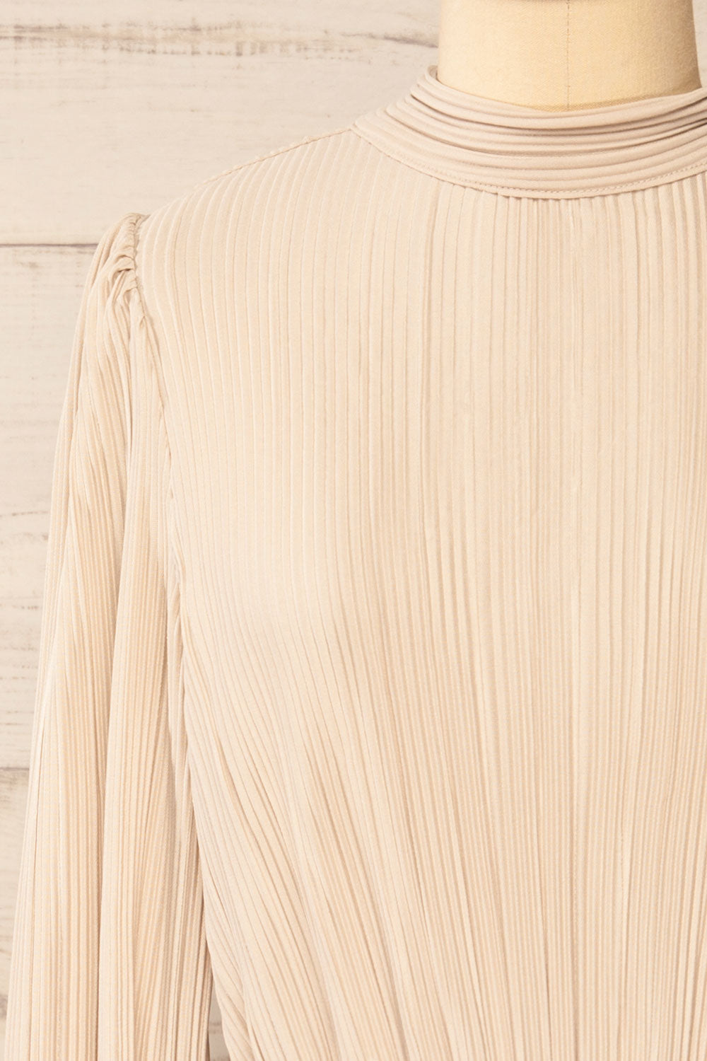 Atyrau Beige Short Pleated Dress w/ Long Sleeves | La petite garçonne front close-up