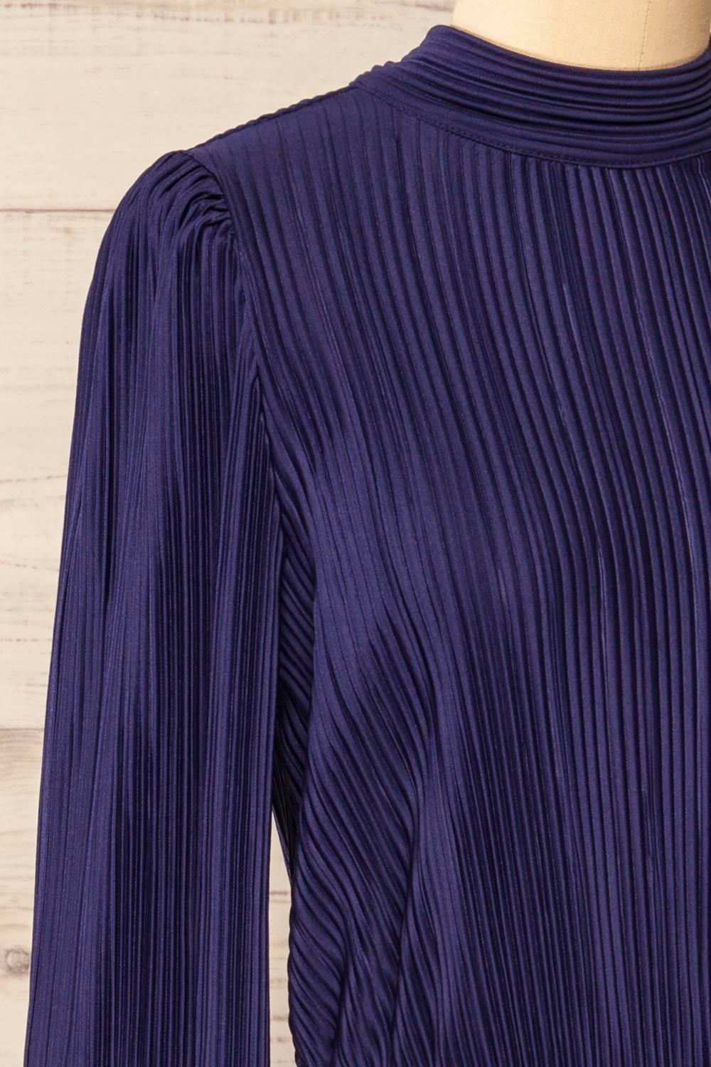 Atyrau Navy Short Pleated Dress w/ Long Sleeves | La petite garçonne side close-up