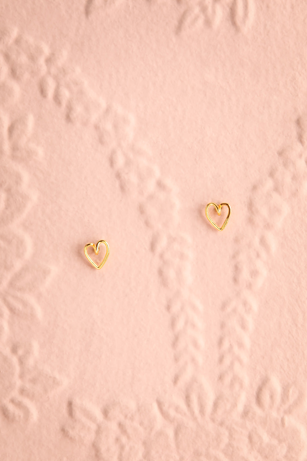 Aurai Gold Wire Heart Earrings | Boutique 1861