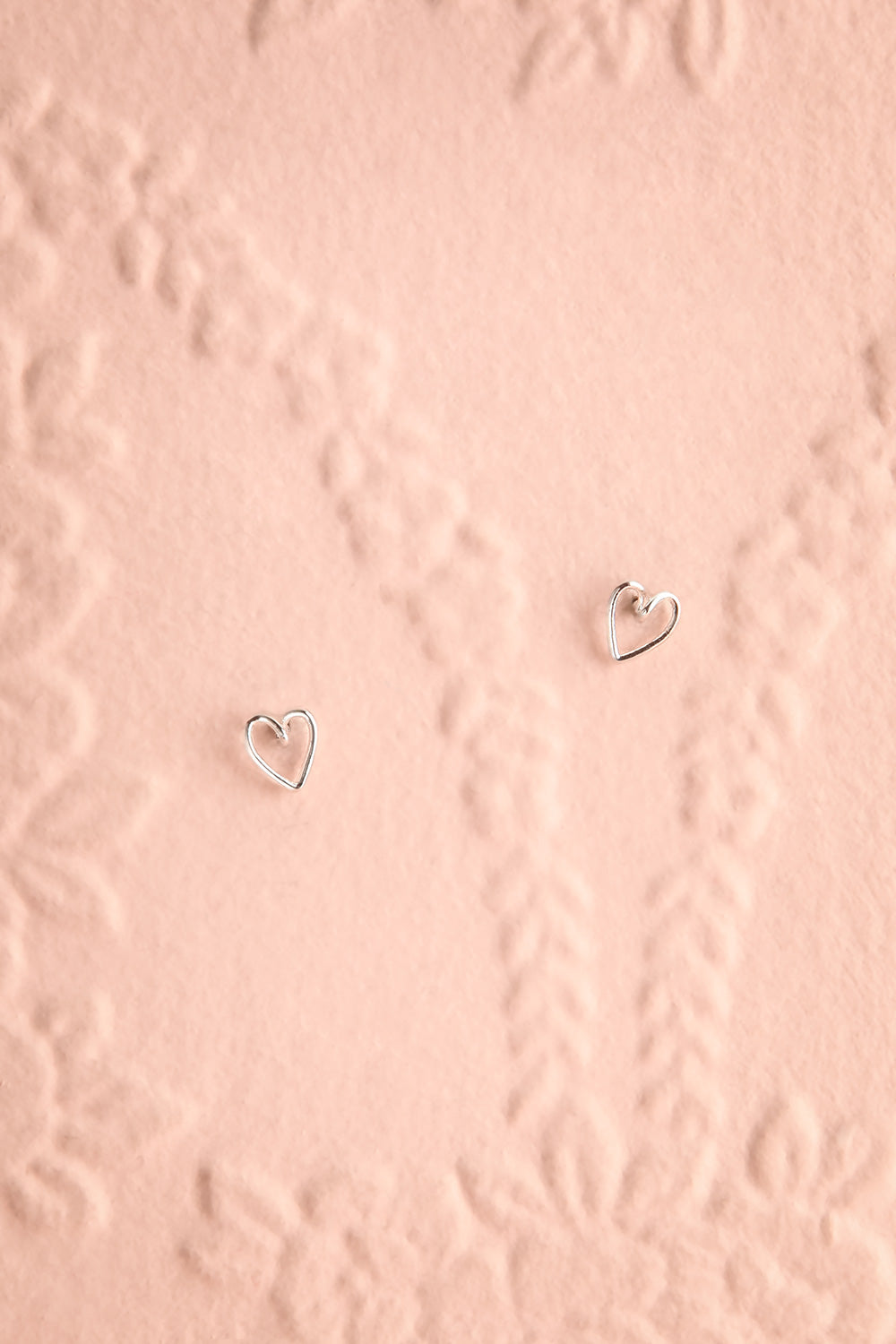 Aurai Silver Wire Heart Earrings | Boutique 1861