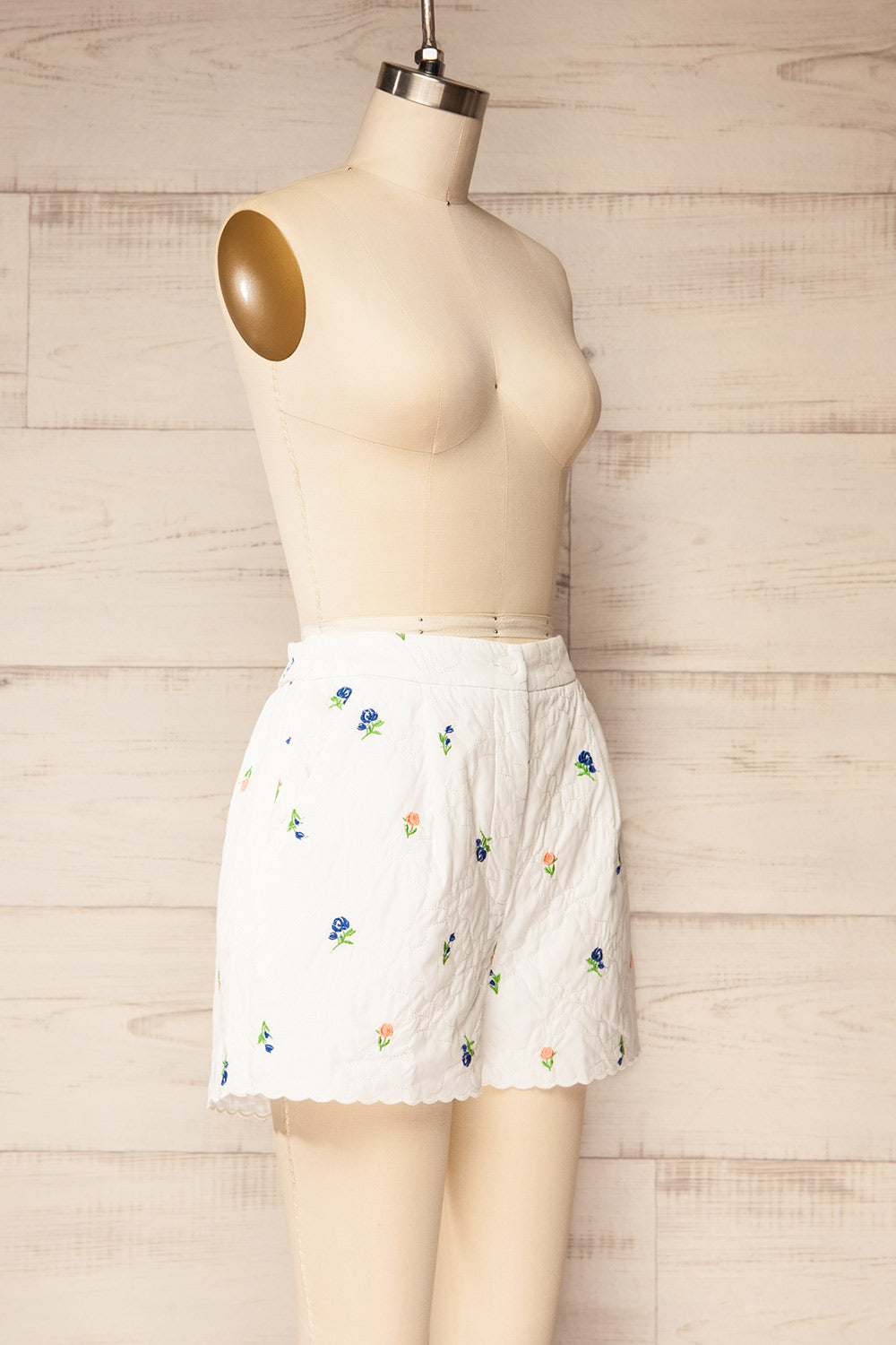 Baglung White Quilted Shorts with Scalloped Hems | La petite garçonne side view