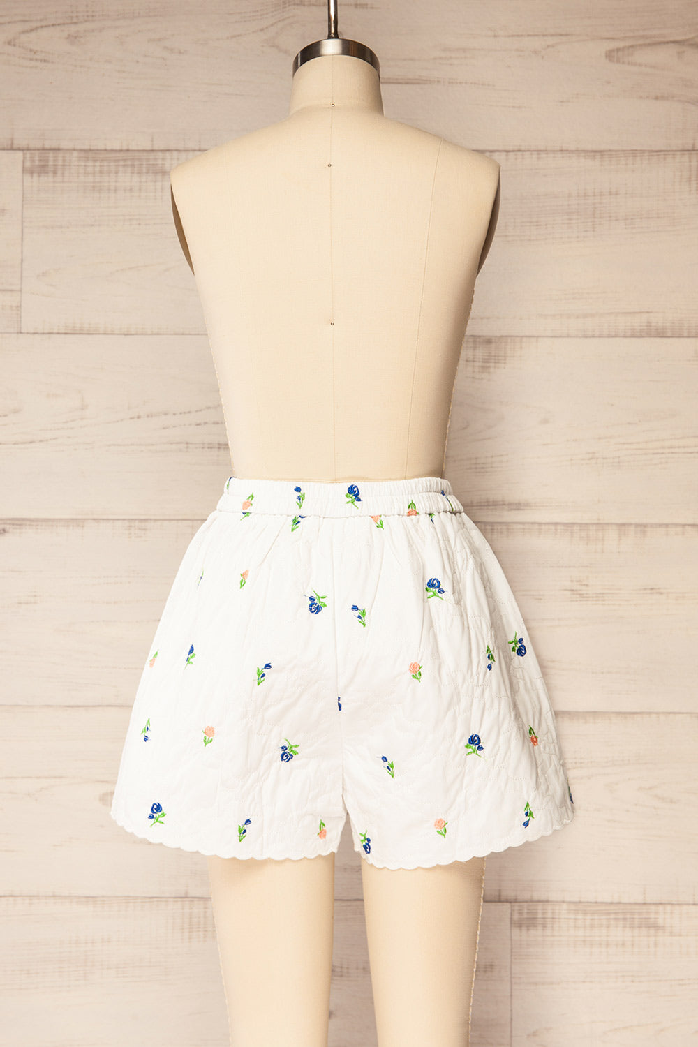 Baglung White Quilted Shorts with Scalloped Hems | La petite garçonne back view