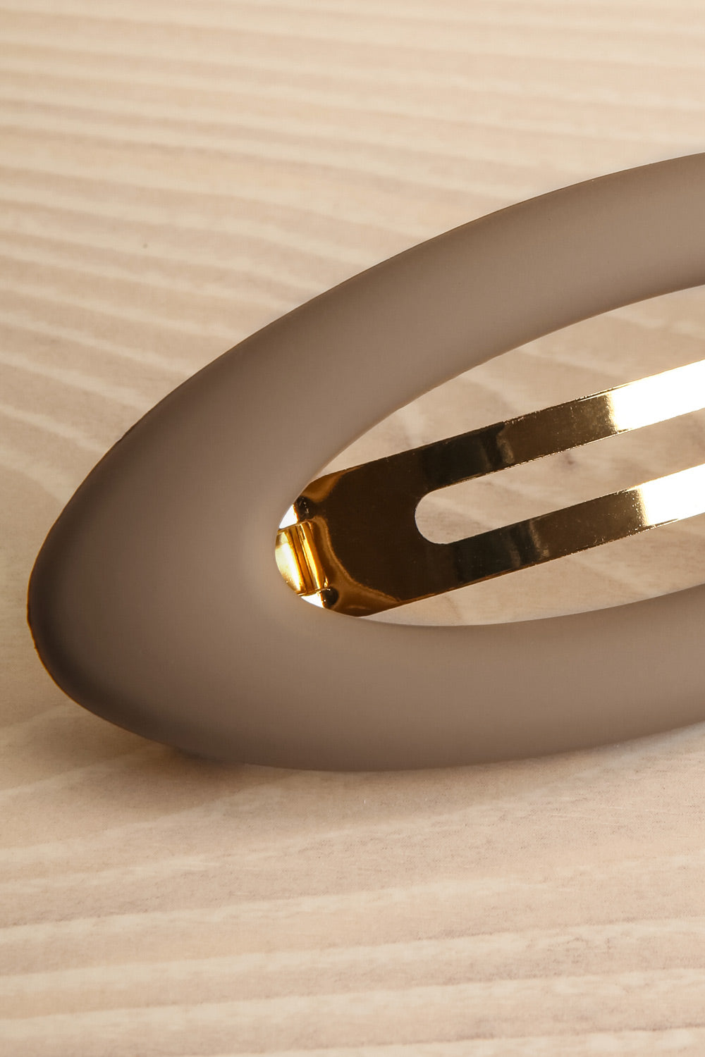 Baklava Taupe Oval Hair Clip | La petite garçonne front