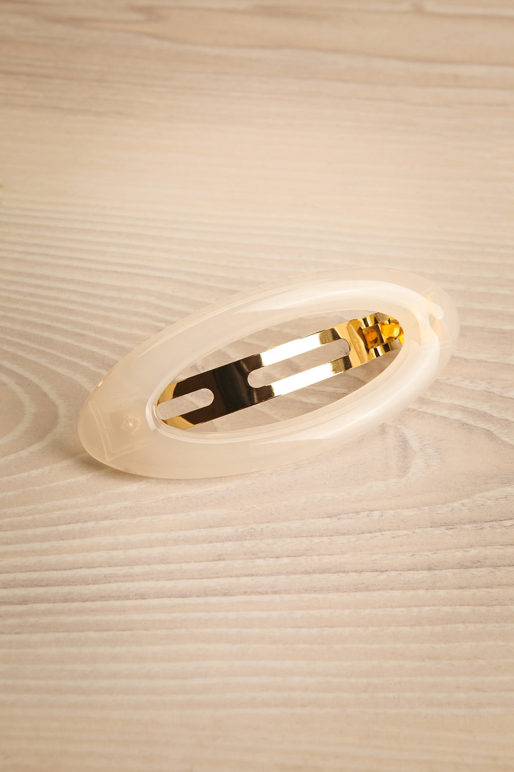 Baklava White Oval Hair Clip | La petite garçonne front view