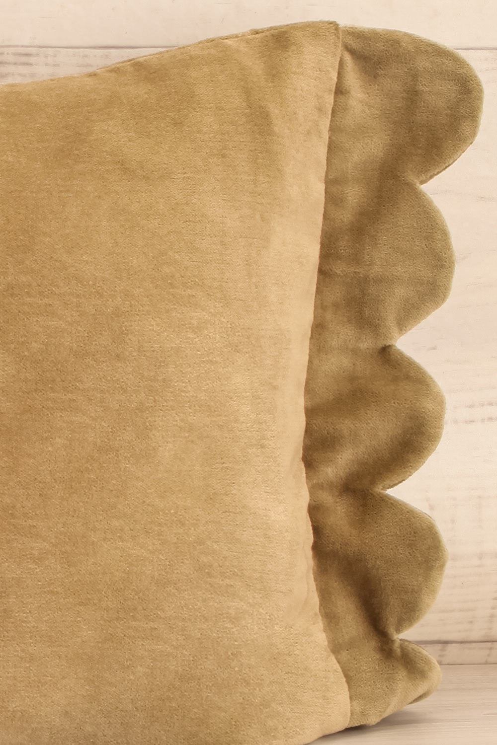 Bantal Taupe Velvet Scallop Pillow | Maison garçonne close-up