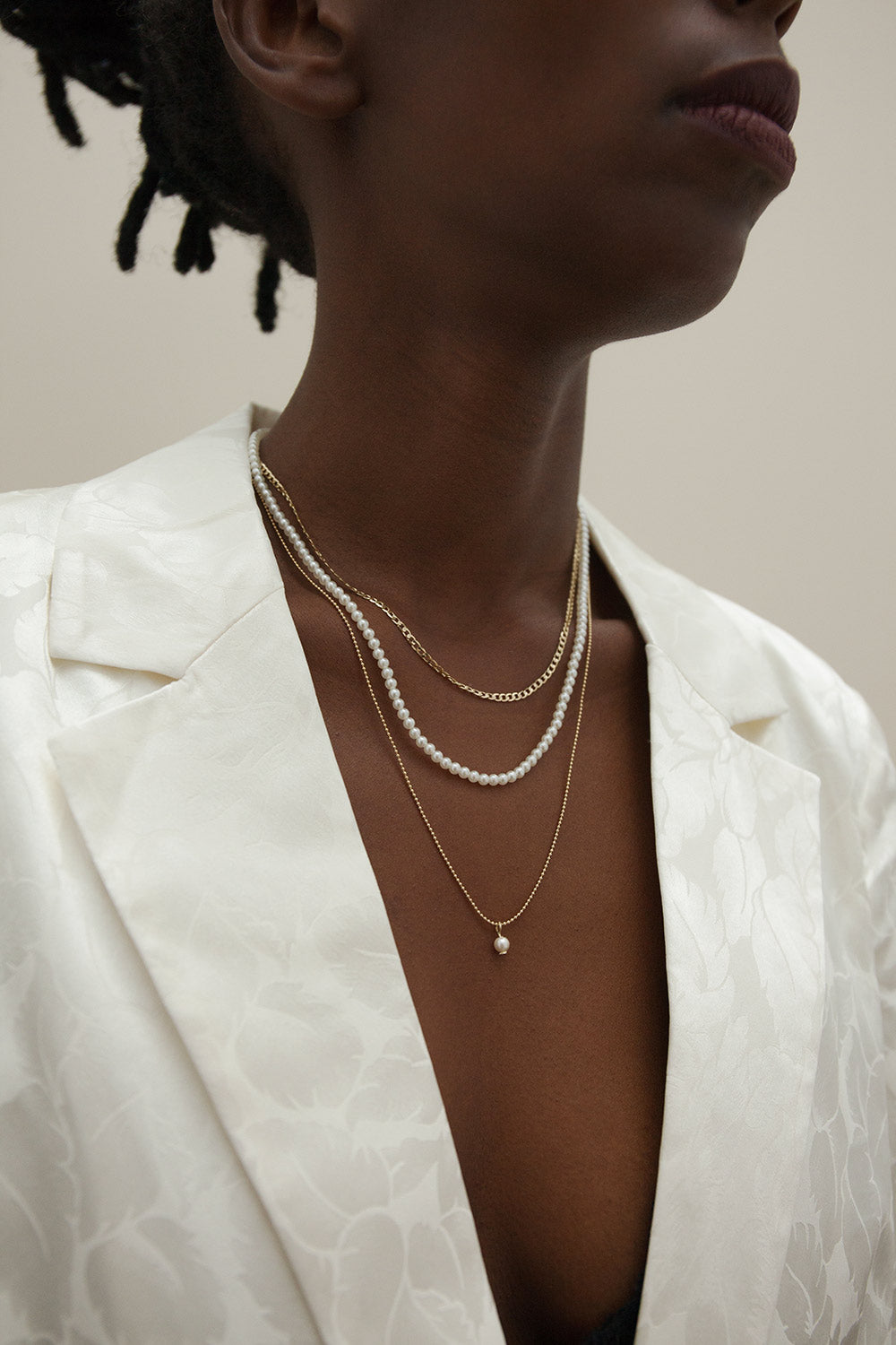 Bao Gold 3-in-1 Layered Chain Necklace w/ Pearls | La petite garçonne model