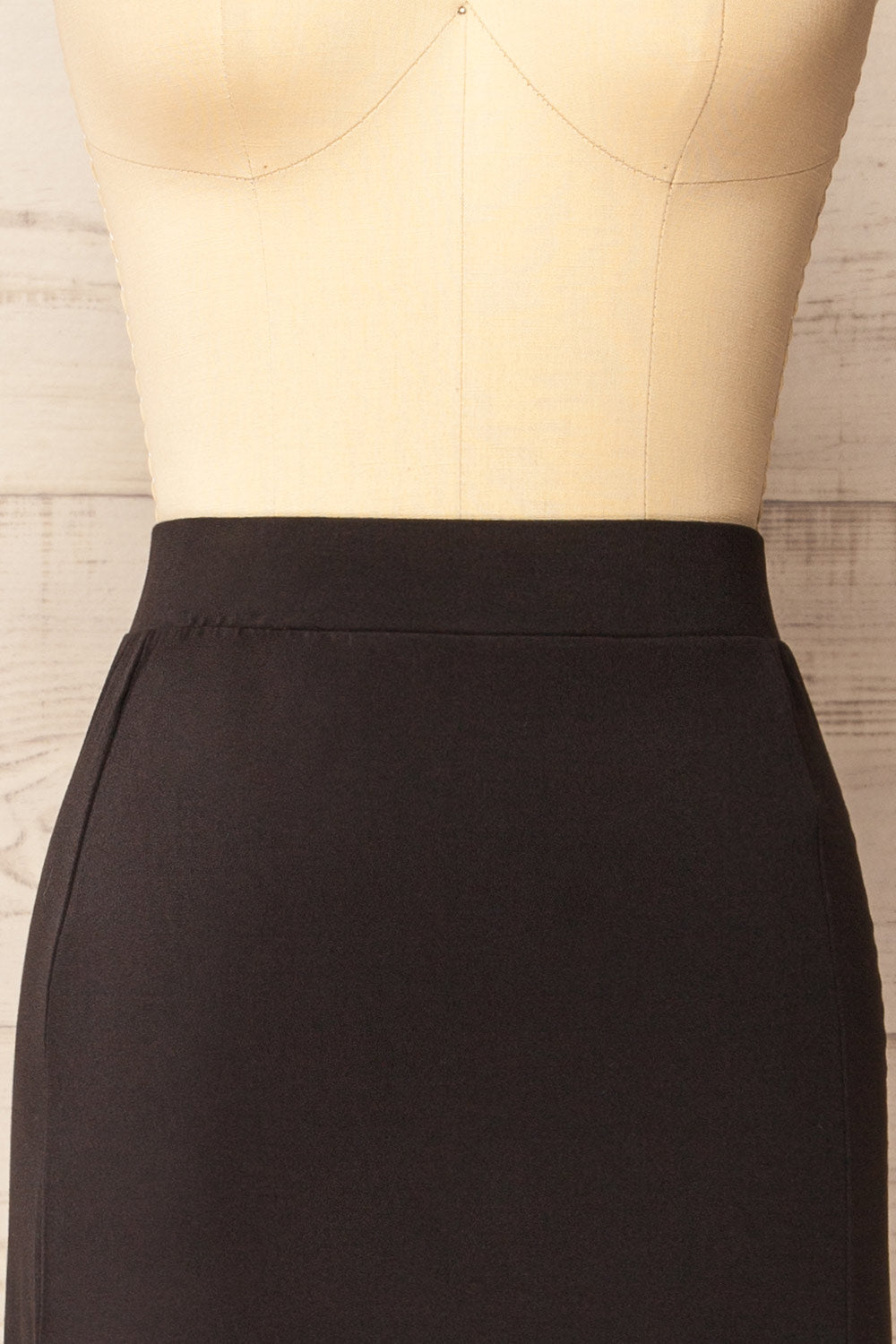 Barick Black Midi Skirt w/ Elastic Waistband | La petite garçonne front