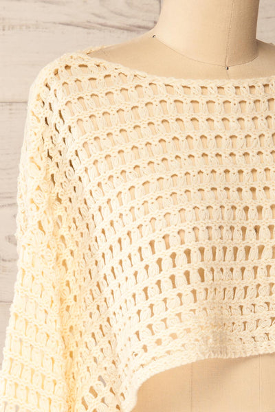 Bayonne Cream Crochet Crop Top w/ Long Sleeves | La petite garçonne  side close-up