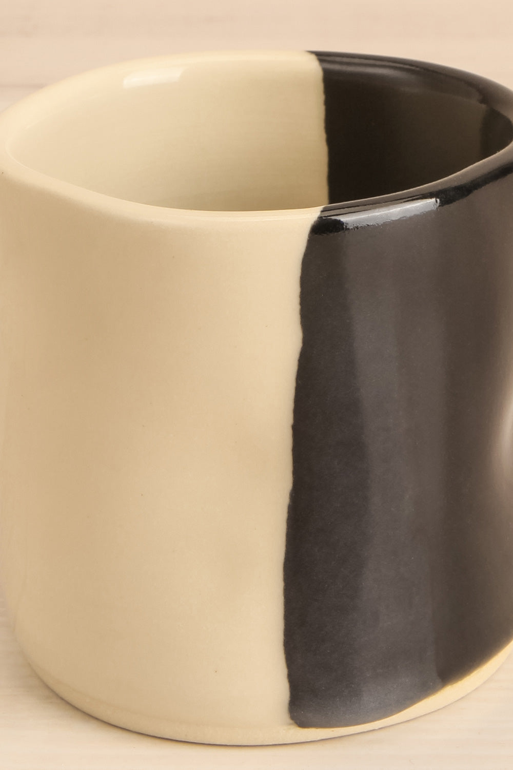 Bicolore Coffee Mug | Maison garçonne close-up