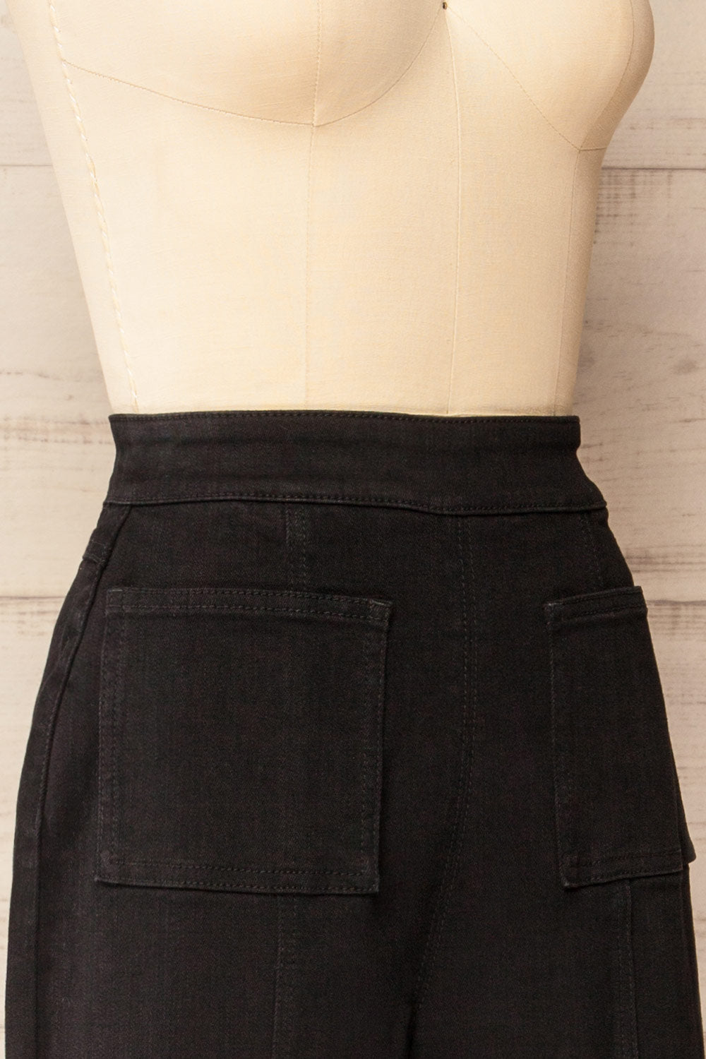 Biddeford High-Waisted Black Denim Pants | La petite garçonne side