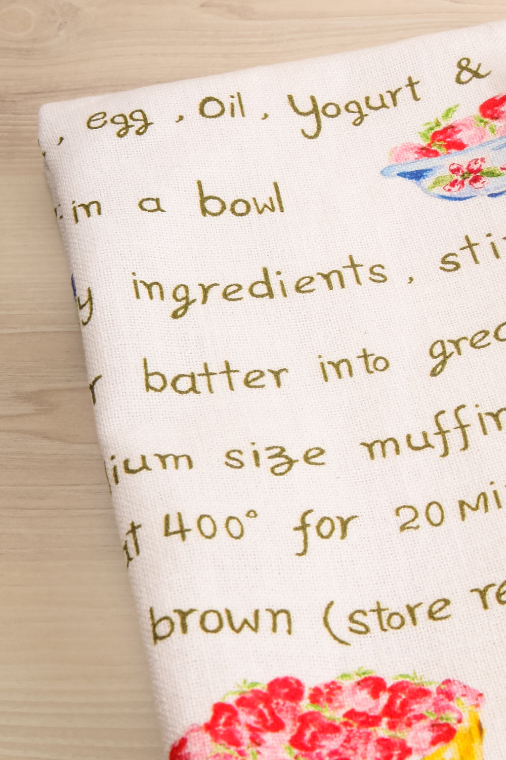 Biscotelle Strawberry Muffin Recipe Dish Cloth | Maison garçonne close-up