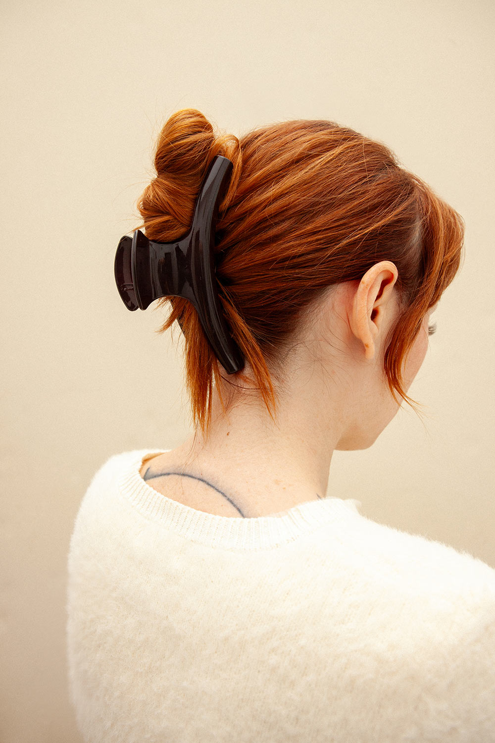 woman wearing Large Hair clip Biscuit Brown from la petite garçonne 