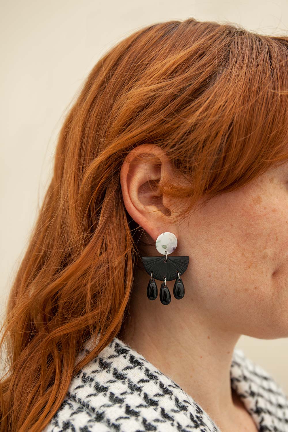 Boheme Black Textured Half-Moon Pendant Earrings | La petite garçonne model