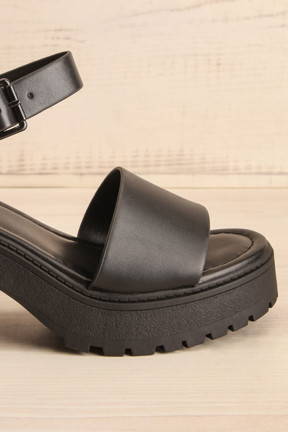 Boomer Black Platform Heeled Sandals | La petite garçonne side front close-up